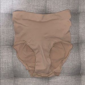 SKIMS KIM KARDASHIAN SCULPTING MID WAIST BRIEF
